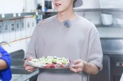 娱乐圈当红小鲜肉 他们到底是凭颜值还是借机遇走红？