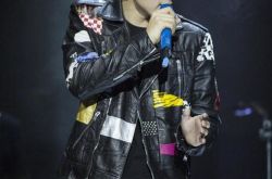 张杰海外首唱《三生三世》 观众：好听到恐怖!