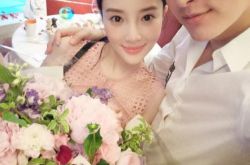 李小璐夫妇庆祝结婚5周年 李小璐贾乃亮感情经过揭秘