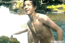 蜘蛛人汤姆霍兰德让人喷鼻血肌肉特训照片曝光