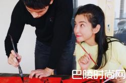 满脸的恩爱 自从有了小17岁男友,44岁的她越活越年轻……