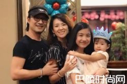 章子怡探班汪峰还携带面膜  网友：也是个面膜控