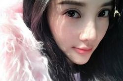 李小璐随夫回农村老家 夫唱妇随旧照双眼皮被割的整容明显