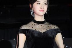 景甜出席活动皮肤白到发“光” 任嘉伦绯闻男朋友转正