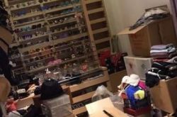 阿娇新家曝光 墨镜占整整一面墙内衣格外抢镜