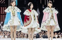 SNH48开答谢握手会  鞠婧祎握手粉丝送饮料