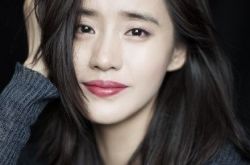 秋雅王智微博公布产女喜讯