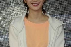 江疏影羊角辫+运动装俏皮可爱