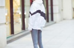 王珞丹滑板出街 阳光气质小少女又来玩了