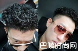 曹云金晒近照秀发型 女儿降生更加爱家