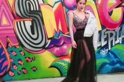 郭书瑶热爱连衣裙穿搭 大秀好身材男友眼馋