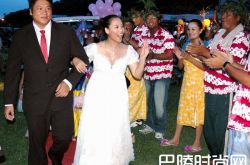 张惠春见前夫丰偌晖遗照痛哭 带儿女奔丧