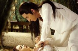 林更新床咚赵丽颖 害羞不敢亲下去