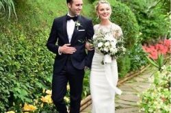 哈利波特奈威闪婚爆婚纱照 娇妻很美才子佳人