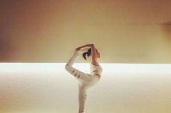 王子文微博自封舞王 柔软腰肢羡煞众人