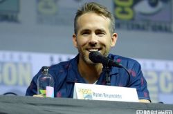 瑞安·雷诺兹翻拍《小鬼当家》 隔28年成嗑药少年