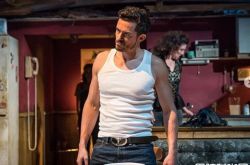 奥兰多舞台剧演一半暂停 因观众举iPad