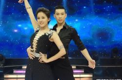 苏晏霈深V跳国标舞 苦练下腰被赞