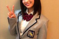 千年一遇美少女桥本环奈 千人推挤路边树倒一排