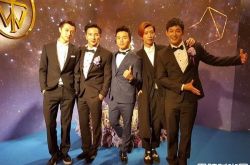 敖犬重放13首棒棒堂经典 粉丝被逼哭12年的青春