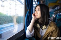 歌手白安推出新专辑 进南法拍摄新歌MV