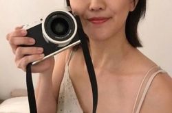 孙燕姿收到圣诞礼物相机 送礼者居然是林俊杰