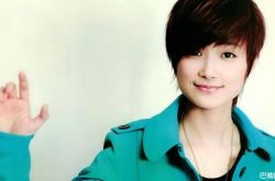 李宇春为什么永远是c位？李宇春在娱乐圈内地位高吗