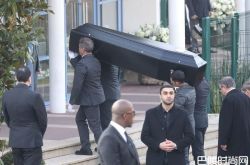 时尚老佛爷巴黎火化 爱猫恶魔总编伴最后一程