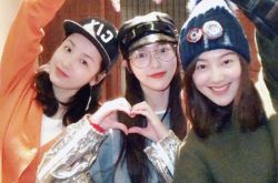 唐嫣好姐妹聚会照 素颜的明星也很美