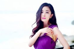 杨幂争女儿抚养权 两次低调回港看望女儿