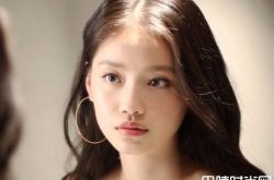 孙伊涵比沈月好看太多吗 两人相片曝光对比照