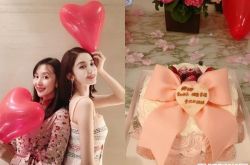 娜扎和姐姐庆生 仙气逼人挺鼻沾奶油许愿