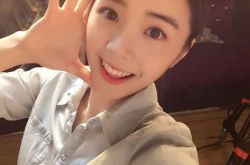 余霜哪里人年龄资料，迷人美女男友全解读