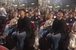 陈奕迅看林宥嘉演唱会 林宥嘉秒变迷弟示爱