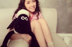 欧阳妮妮被熊抱轻吻亲密照曝光 这是要公布男友吗