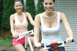 akemi香月明美是谁漂亮吗？魔鬼身材模特台湾红人