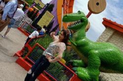 林志玲现身迪士尼游玩 现场未P图流出