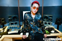 ØZI出道1年入围金曲奖 6项入围感性忆过往