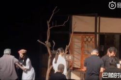 范冰冰北京现身朗读会 帮扶长辈现温情