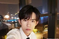 易烊千玺身高多少？期末合照泄身高差