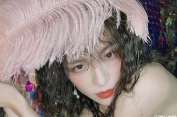 钟楚曦皮肤怎么那么好？神仙颜值也要靠妆点