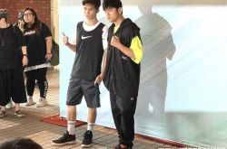 周杰伦被阿信封华人乐坛精神领袖 想半天回送9字头衔