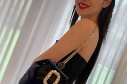 雪莉不穿内衣怎么回事 辩护内衣只是有点好看的装饰品