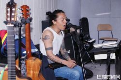 痛仰乐队主唱高虎老婆是谁？结婚之后开法拉利富二代吗