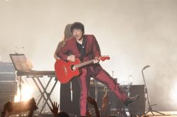 恰克与飞鸟成军40周年 主唱飞鸟凉宣布退团