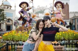 古力娜扎闺蜜出游照 美女身边都是美女