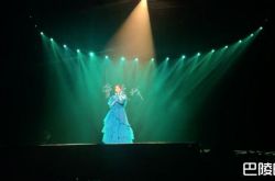 杨丞琳大马开唱 台下狂叫李先生她笑了