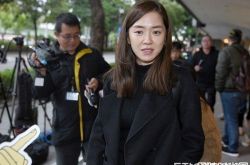 杨千霈步入高以翔灵堂就爆哭 好友走了说不出话