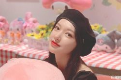 程潇大胸成困扰 胸前太抢戏也苦恼