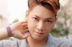男偶像间濑翔太感冒1个月 患罕见病动手术崩溃